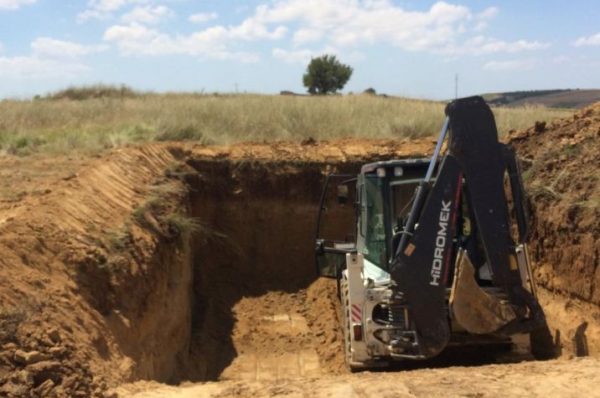 ÇATALCA’NIN 39 MAHALLESİNDE KURBAN ATIK KUYULARI AÇILDI