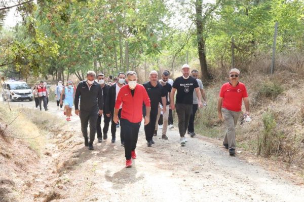 Üner ve Sporseverler “Herkes İçin Spor ve Sağlık” Diyerek Yürüdü