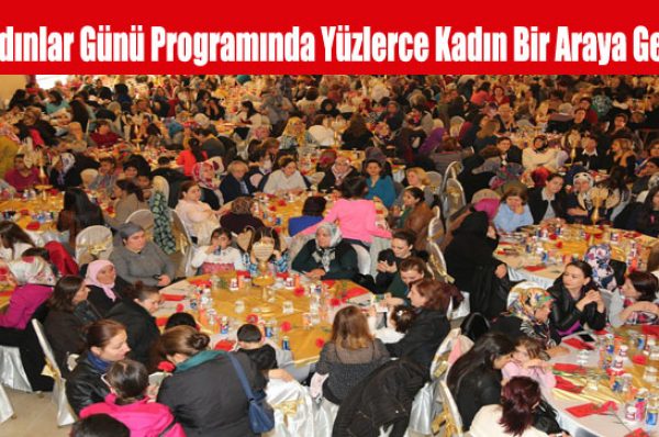 8 Mart Dünya Emekçi Kadınlar Günü Programında Yüzlerce Kadın Bir Araya Geldi